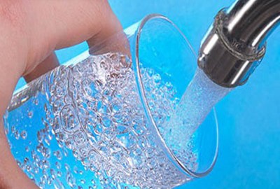 Tác dụng của nước ion kiềm đối với bệnh loãng xương